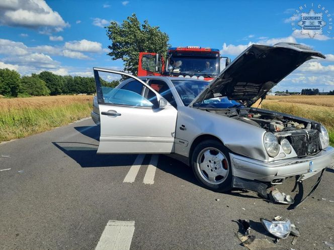 Wojska. Kierowca mercedesa wymusił pierwszeństwo na motocykliście. Nie żyje 49-latek