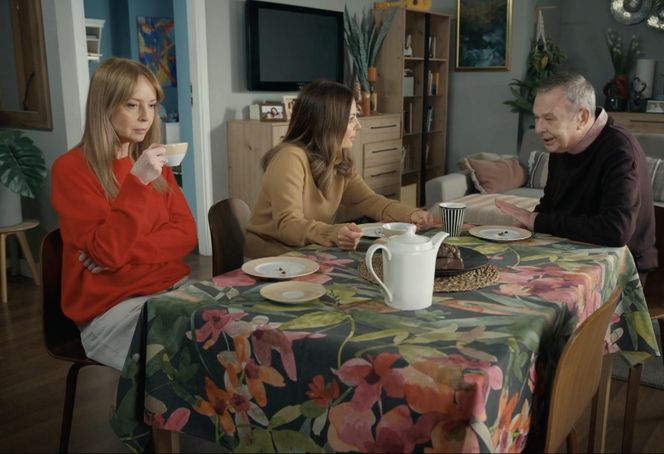 Barwy szczęścia odc. 3195. Agnieszka (Katarzyna Tlałka), Kasia (Katarzyna Glinka), Czesław (Marian Jaskulski)