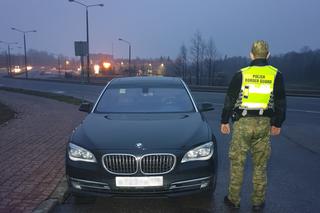 Luksusowe BMW serii 7 odzyskane na granicy. Samochód został skradziony na terytorium Rosji