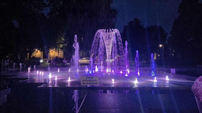 Muzyka, światło i woda w sercu Bydgoszczy. Ta fontanna naprawdę gra!