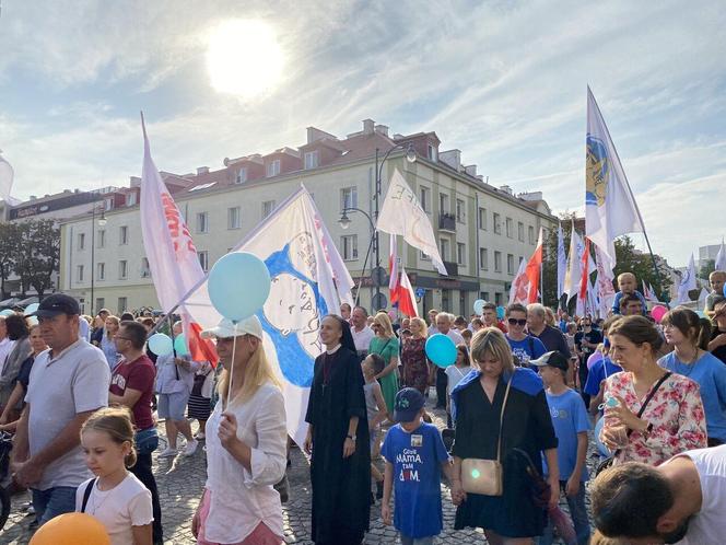 13. Marsz dla Życia i Rodziny zgromadził tłumy na ulicach Białegostoku [ZDJĘCIA]