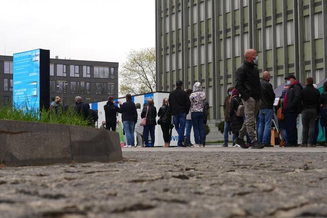 W weekend znowu będzie się można zaszczepić przeciwko COVID-19 przed Urzędem Wojewódzkim w Kielcach