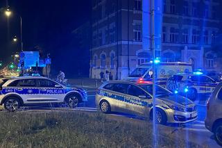 Spłonęła cała kuchnia. Poważny pożar na warszawskiej Pradze. Z mieszkania wyciągnięto 90-letnią staruszkę