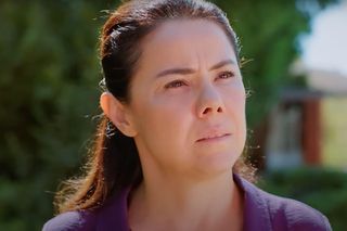 Alper wraca uzbrojony, Kuzey zgadza się na ślub z Bahar, która podejrzewa, że jest w ciąży.