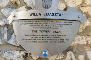 To jedyna taka willa w Krakowie. Znajduje się w lesie, widać z niej nawet Tatry