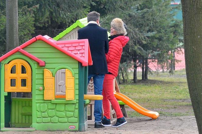 Anna Mucha i Marcel Sora na spacerze z dziećmi