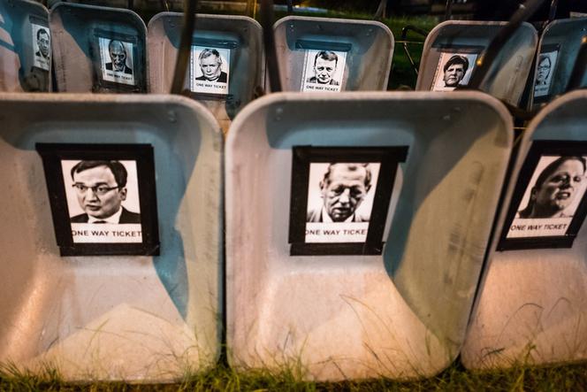 Protest pod sejmem przeciwko zmianom w sądownictwie