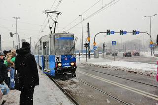 Kolejny dzień utrudnień w kursowaniu komunikacji miejskiej. Kraków ponownie sparaliżowany przez zimę