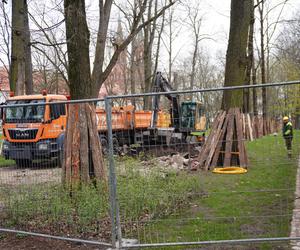 Remont parku Planty. Nie było dostępu do słynnej białostockiej toalety