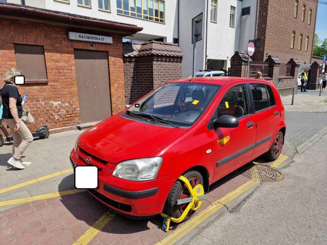 "Najlepsi" kierowcy są w Katowicach. A jak świetnie parkują! I jeszcze są potem zdziwieni mandatami