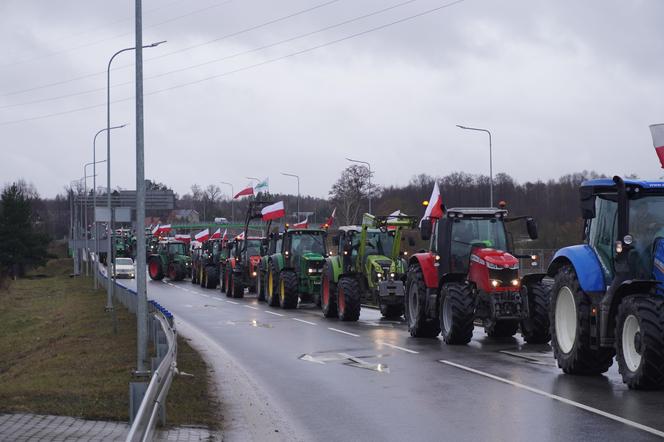 Protest rolników z 20 lutego. Blokada drogi obok Białegostoku