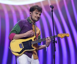 Był kelnerem w Sopocie, teraz zachwycił na Polsat Hit Festiwal 2025 w tym samym mieście. Wiktor Dyduła święci triumfy