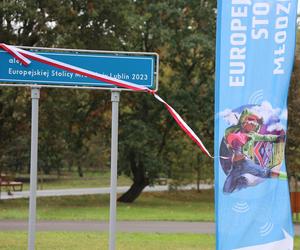 Uroczyste odsłonięcie tablicy al. Europejskiej Stolicy Młodzieży Lublin 2023 i zakopanie kapsuły czasu w Parku Ludowym