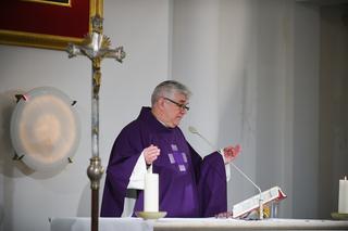 Wzruszający pogrzeb Zdzisława Tobiasza. Trumna aktora tonęła w kwiatach. Był dobrym człowiekiem