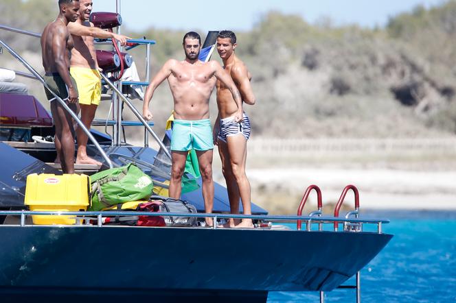EURO 2016 - Portugalia - Cristiano Ronaldo tuż przed Euro bawi się na Ibizie