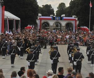 Armaty zagrzmiały w Warszawie. Obchody święta Wojska Polskiego