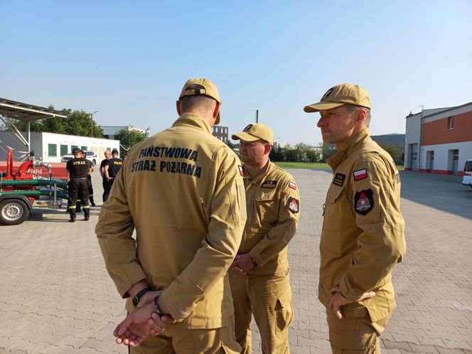 Strażacy z Wielkopolski jadą do zagrożonego powodzią Głogowa nad Odrą