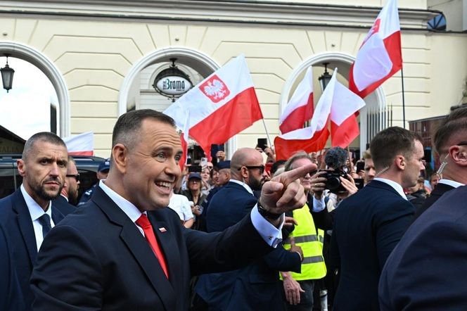 Uroczyste wejście Pary Prezydenckiej do Pałacu Prezydenckiego. Przemarsz ulicami Warszawy