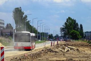 Znikają betonowe płyty, a w zamian pojawi się asfalt. Postęp prac na ul. Fołtyn [AUDIO]