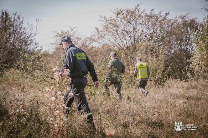 Terytorialsi, myśliwi, strażacy i policjanci poszukiwali osób zaginionych. Uczestników szkolenia odwiedził minister obrony narodowej