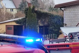 Wielki pożar domu w Glinkach pod Otwockiem. Poparzoną kobietę zabrał śmigłowiec LPR