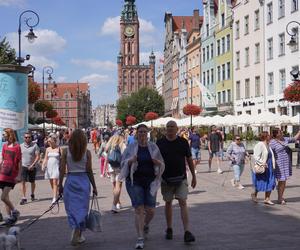 Tłumy turystów w Gdańsku. Ulice pękają w szwach