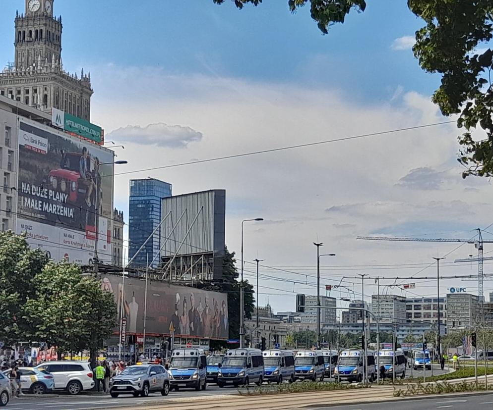 Warszawa totalnie sparaliżowana. Parad Równości zablokowała centrum miasta