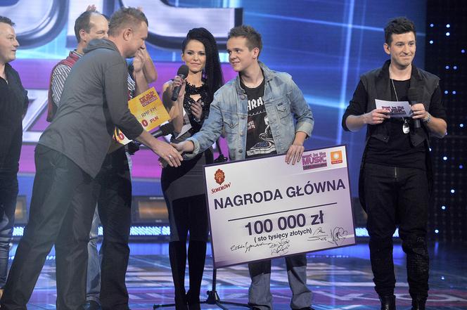 akpa20111106_must_be_the_music_mb_3741