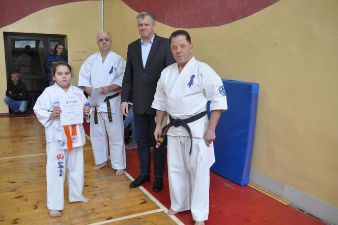 Akademia Karate w Skarżysku. Certyfikaty na wyższe stopnie dla wychowanków klubu