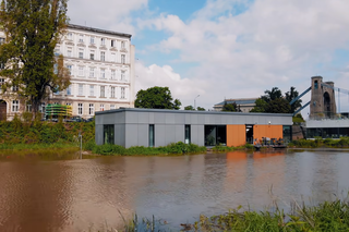 Zbudował we Wrocławiu pływający dom. Płaci za niego 120 zł rocznie