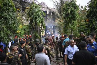 Wojskowy samolot rozbił się na terenie szkoły w Bangladeszu