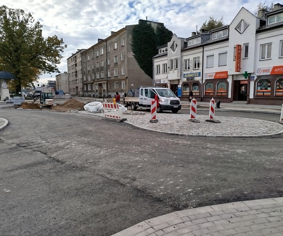 Na ul. Floriańskiej w Siedlcach powstaje nowe rondo ósemkowe i nowa nawierzchnia