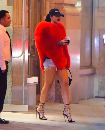 Rihanna w kurtce w kształcie serca