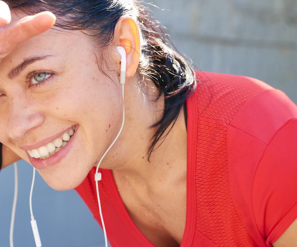 Spalisz tłuszcz, zadbasz o stawy i serce. Ten trening zrobisz bez wychodzenia z domu