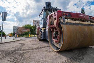 Remont Wesoła: Główna ulica zamknięta – zmiany dla kierowców i pasażerów