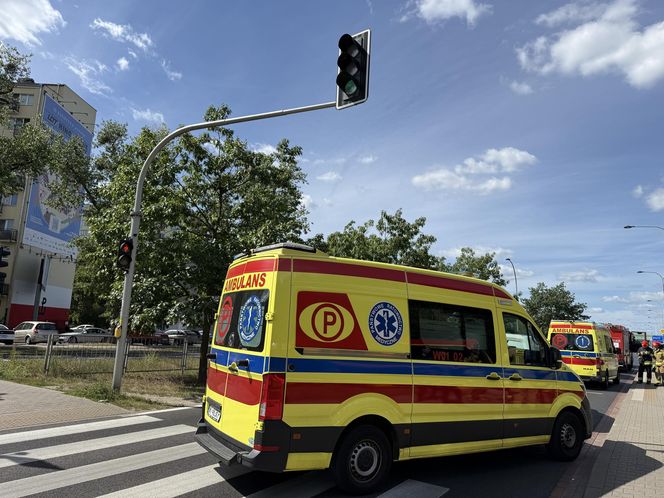 Kierowca Toyoty wjechał w pieszych na Bielanach. Cztery osoby trafiły do szpitala