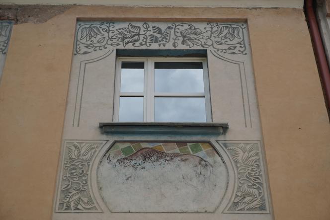 Sgraffito w Białymstoku. Zabytkowe pra-murale rodem z PRL-u