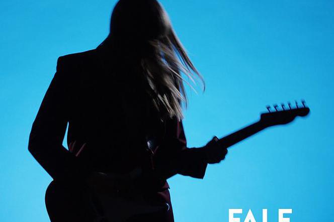 Zespół Rebeka powraca z nowym, gitarowym i polskim singlem „Fale”