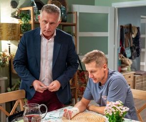 M jak miłość odc. 1846.Artur Rogowski (Robert Moskwa), Paweł (Rafał Mroczek)