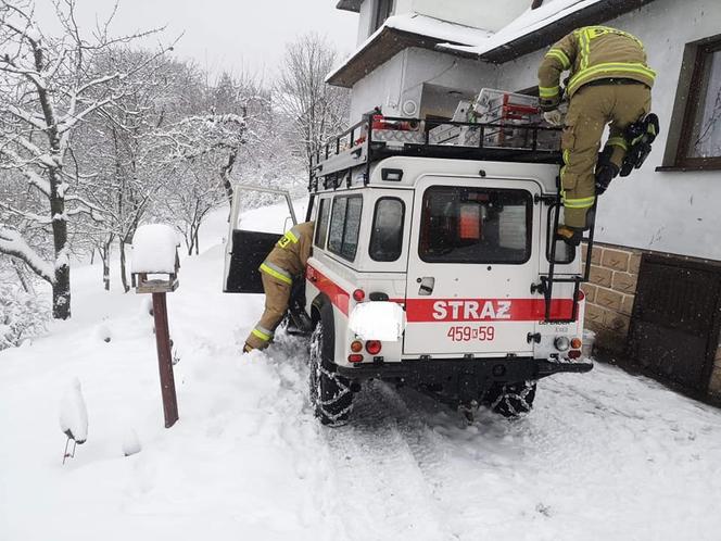Podłopień. Karetka nie mogła przejechać, pacjent zmarł. TRAGEDIA w drodze do szpitala