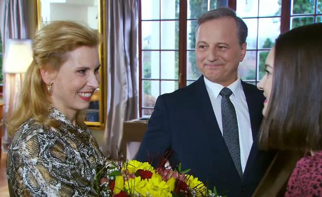 Na Wspólnej odc. 3298.  Justyna Zakościelna (Magdalena Kacprzak), Andrzej Zakościelny (Dariusz Niebudek), Kasia (Julia Chatys)