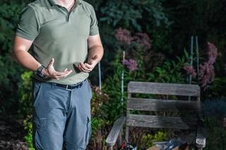 Nocne badania na cmentarzysku, gdzie odkryto „Wampirkę z Pnia”. Archeolodzy badali teren specjalnymi lampami