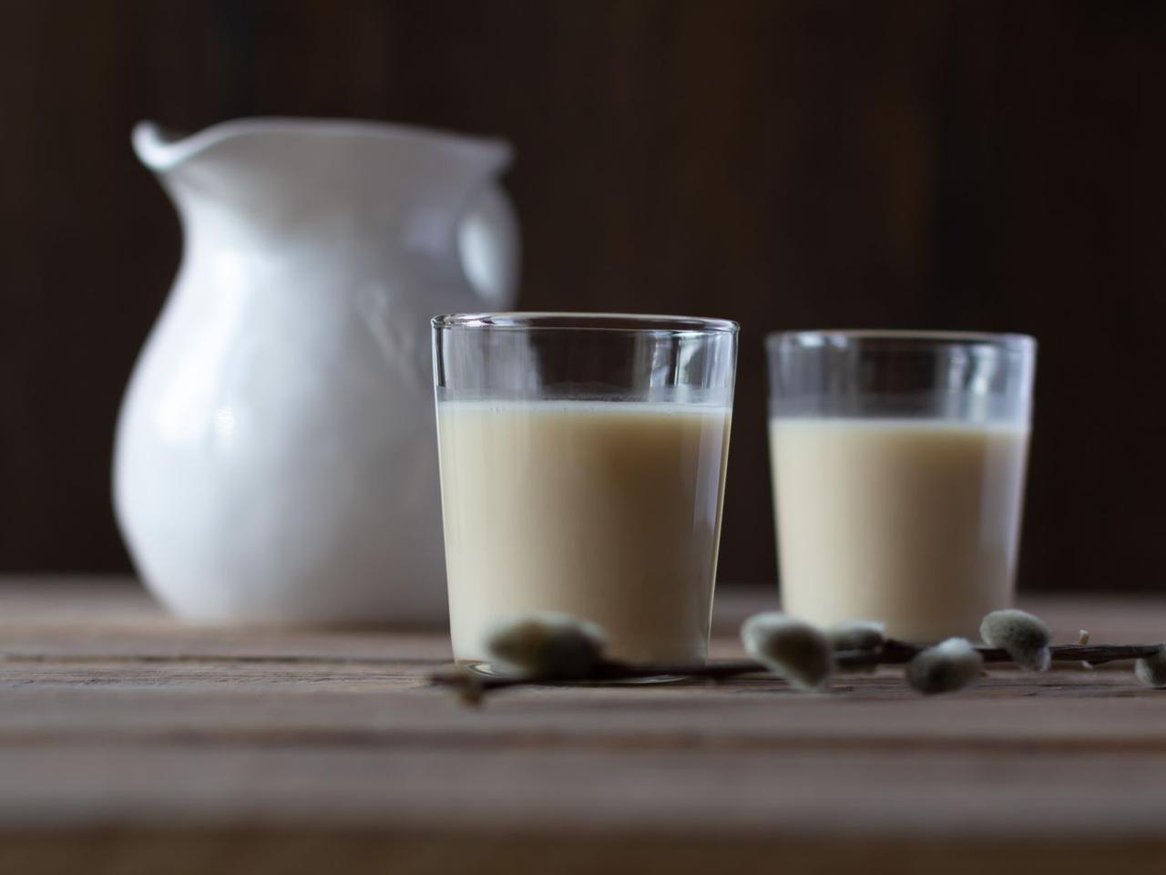 Mleko baziowe - zdrowe, smaczne i z kotkami. Przepis na mleko z bazi