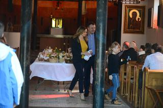 Jacek Kurski z rodziną święci pokarmy w kościele