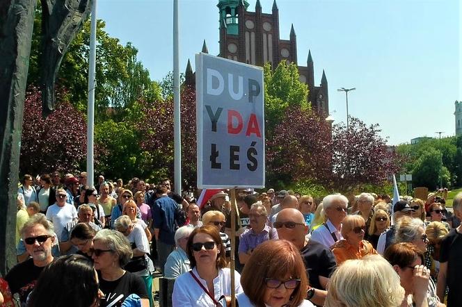 Manifestacja 4 czerwca na placu Solidarności w Szczecinie