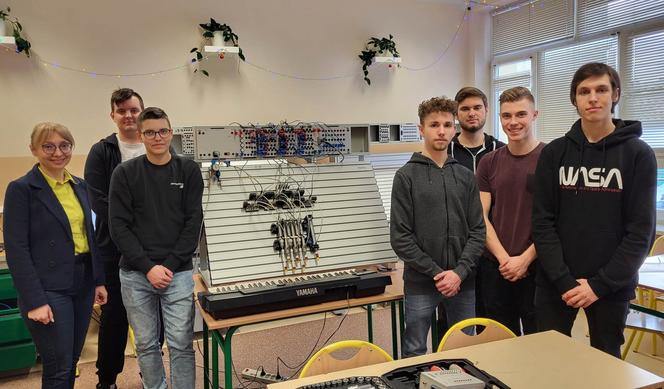 Uczniowie siedleckiego „Elektryka” stworzyli maszyny grające kolędy na instrumentach