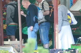 Marek Borowski kradnie śliwki