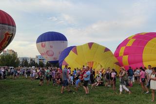 IV Fiesta Balonowa w Białymstoku. Start balonów z osiedla Zielone Wzgórza