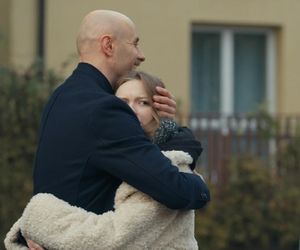 Barwy szczęścia, odcinek 3216. Markowski (Piotr Chys), Ewelina (Amelia Listwoń)