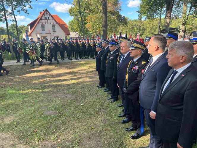 Rodzina, przyjaciele i strażacy pożegnali druhów OSP Żukowo. Zdjęcia chwytają za serce 